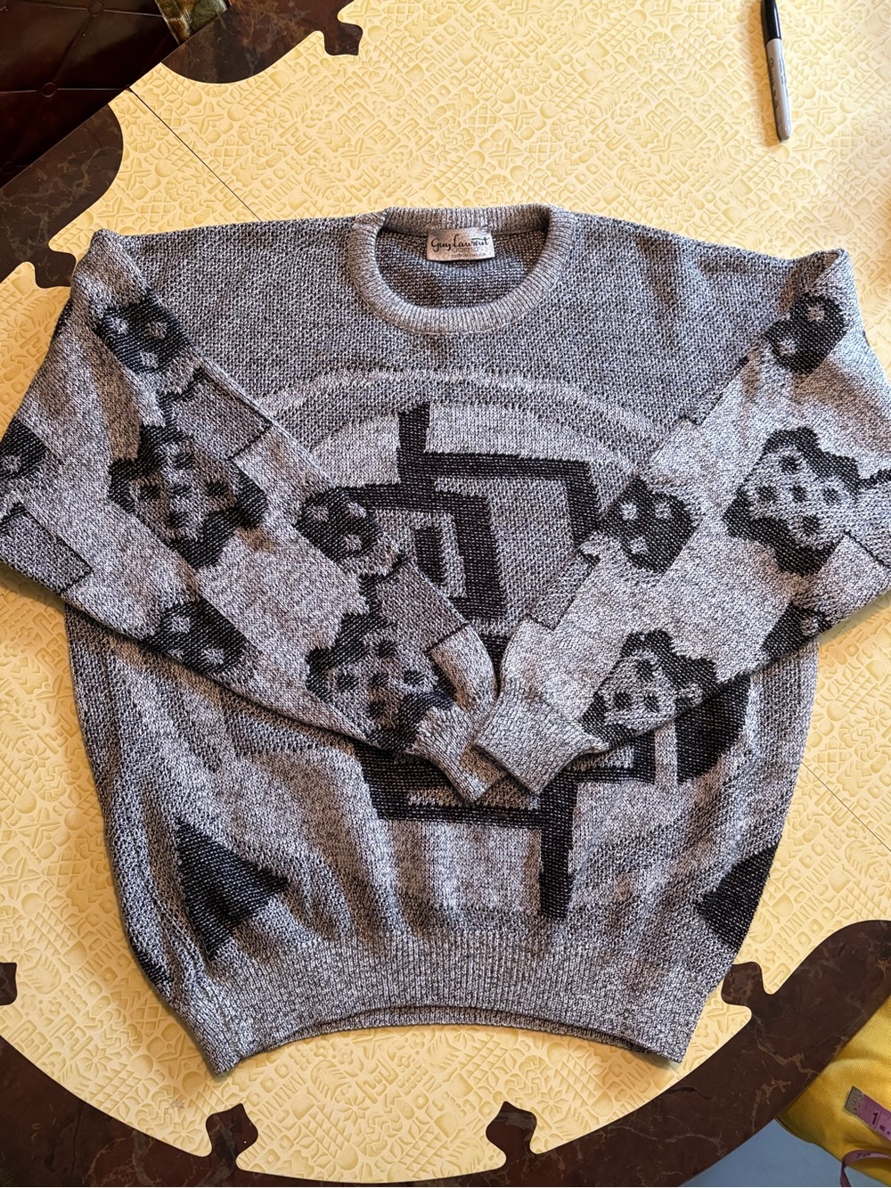 Vintage Men's Grey Geometric Crewneck Sweater
